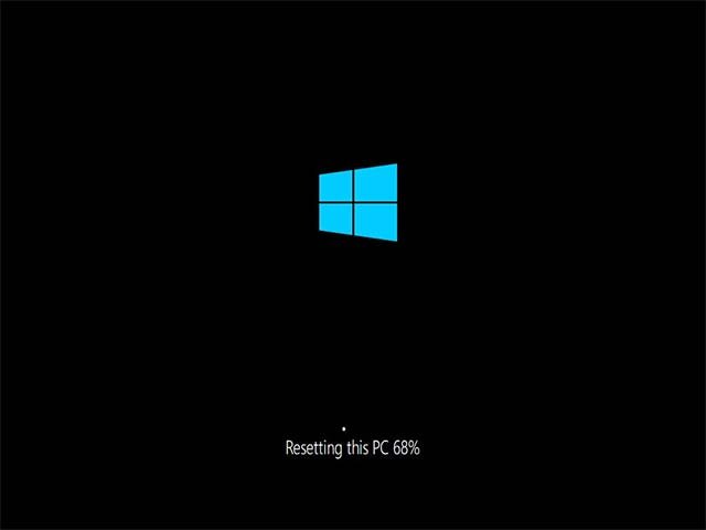 Windows 10 tự động bắt đầu quá trình cài đặt lại hệ thống