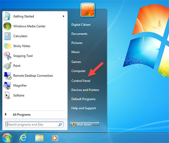 Trong Windows 7, bạn có thể tìm thấy liên kết của Control Panel được hiển thị trực tiếp trong menu Start (ở bên phải).