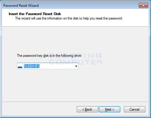 chọn đúng ổ USB Password Reset Disk rồi sau đó click chọn Next