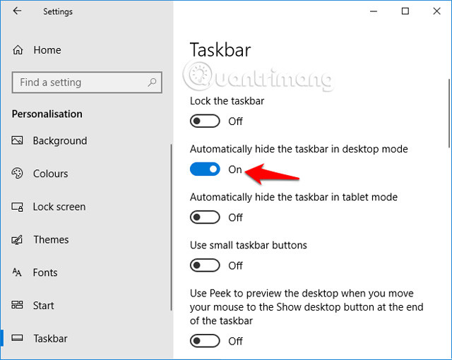 Bật tùy chọn “Automatically hide the taskbar in desktop mode
