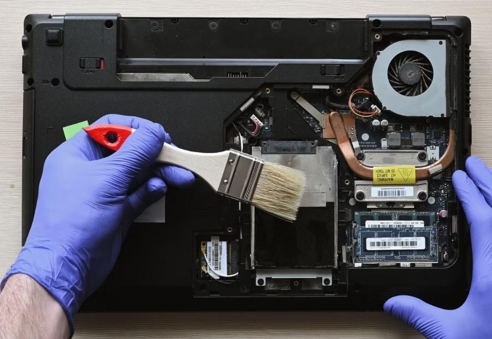 Dịch Vụ Vệ Sinh Laptop Tận Nhà Tại Quận 2