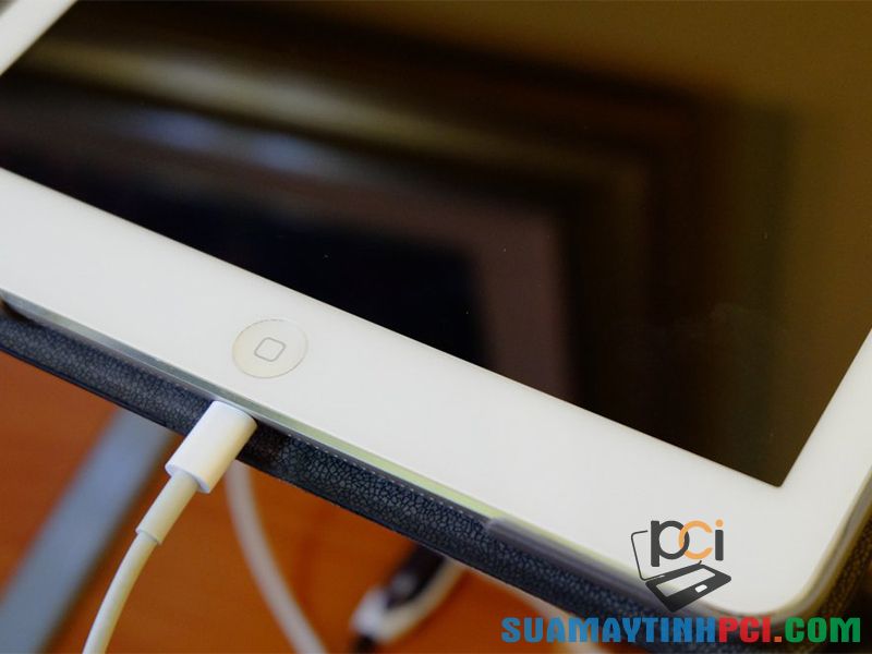 iPad thông báo, hiển thị đang không sạc - Nguyên nhân & cách khắc phục - Tin Công Nghệ 2 iPad thông báo, hiển thị đang không sạc - Nguyên nhân & cách khắc phục - Tin Công Nghệ