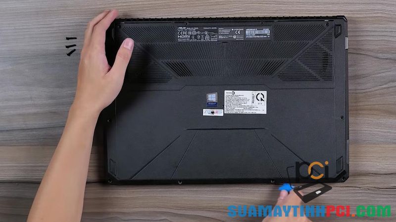 Hướng dẫn tháo lắp, thay ổ cứng SSD cho laptop tại nhà thành công - Tin Công Nghệ