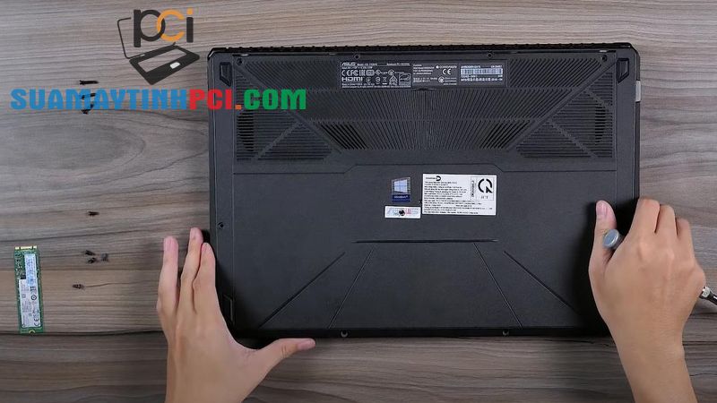 Hướng dẫn tháo lắp, thay ổ cứng SSD cho laptop tại nhà thành công - Tin Công Nghệ