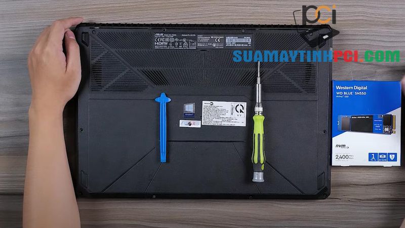 Hướng dẫn tháo lắp, thay ổ cứng SSD cho laptop tại nhà thành công – Tin Công Nghệ