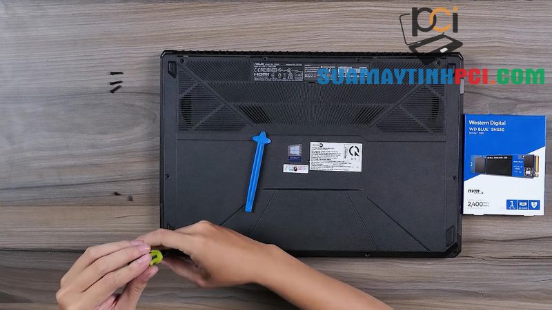 Hướng dẫn tháo lắp, thay ổ cứng SSD cho laptop tại nhà thành công - Tin Công Nghệ