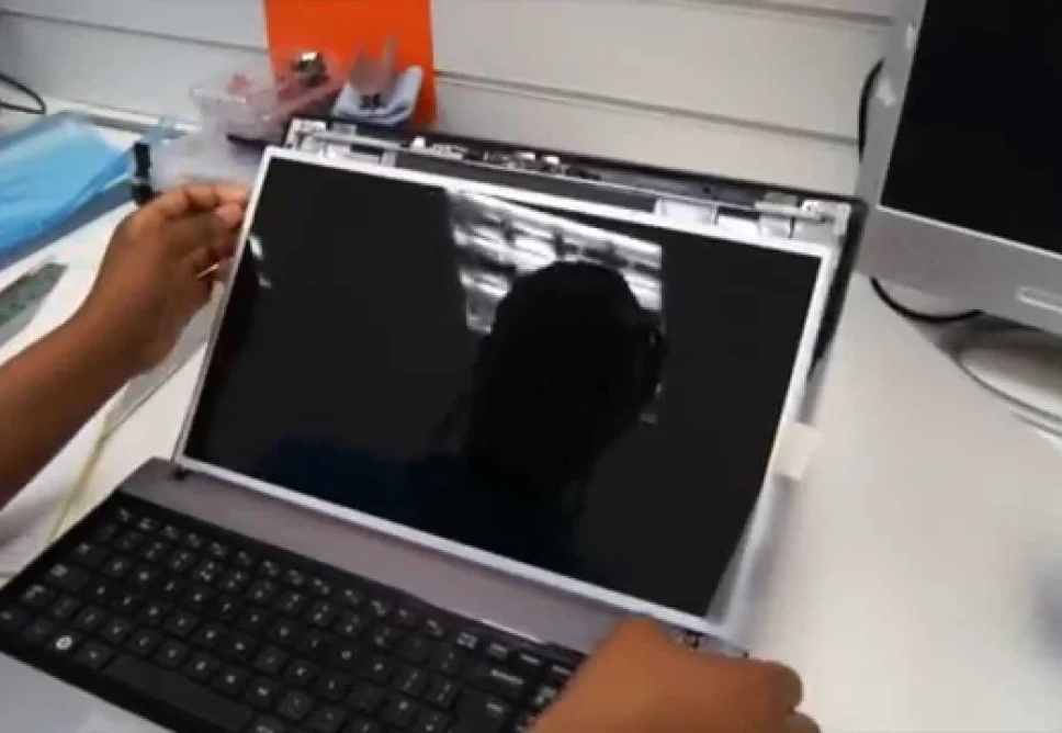 Địa Chỉ Sửa Laptop Không Lên Hình Quận 12 Lấy Liền