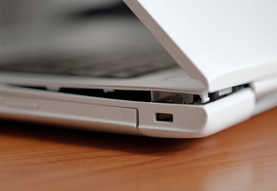 Thay Bản Lề Laptop Quận Bình Tân Chính Hãng