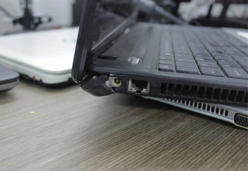 Thay Bản Lề Laptop Quận Gò Vấp Gần Đây