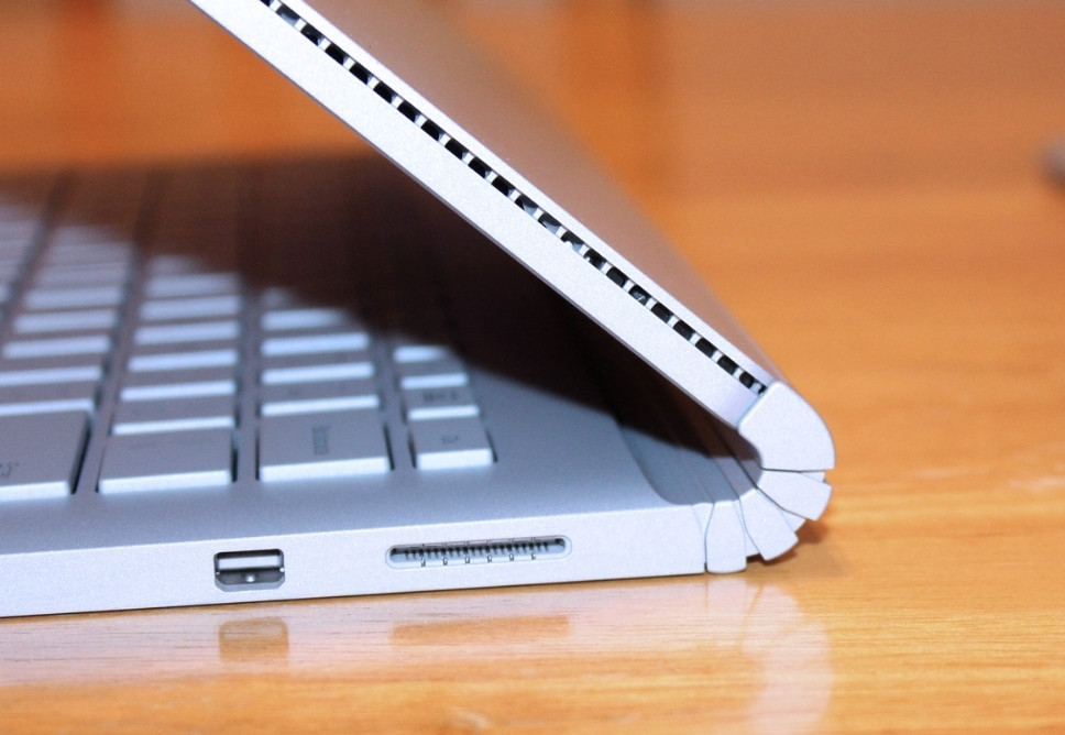 Thay Bản Lề Surface Quận Tân Bình Giá Rẻ