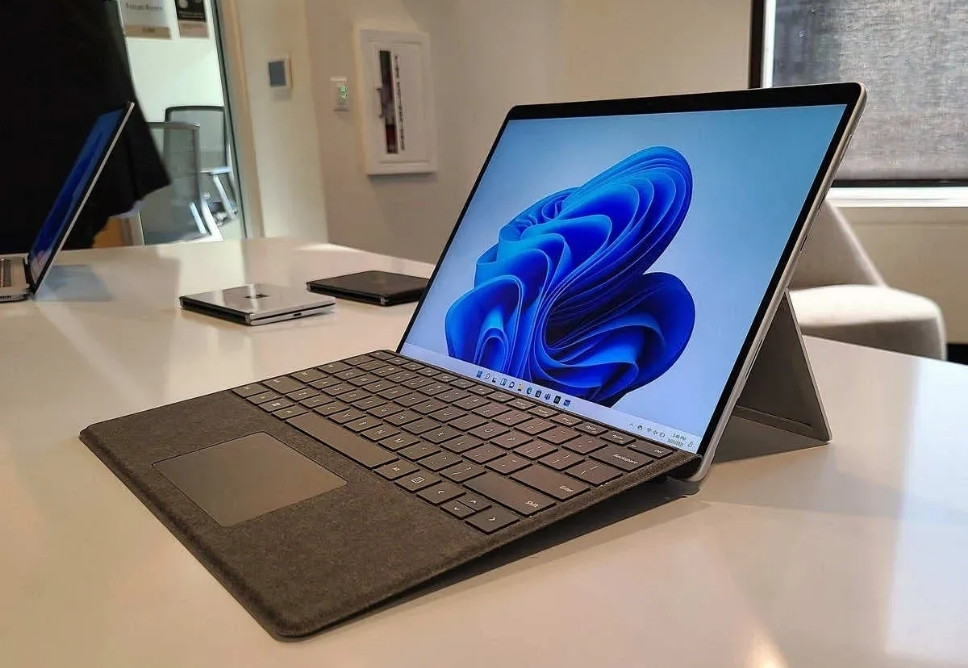 Thay Bản Lề Surface Giá Rẻ Ở TPHCM