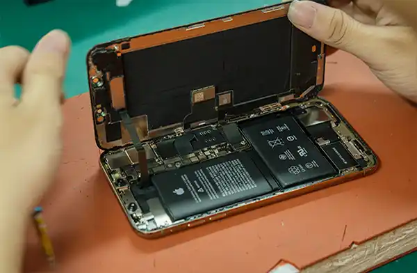 iPhone 12 bị hao pin bất thường và cách xử lý bạn cần biết