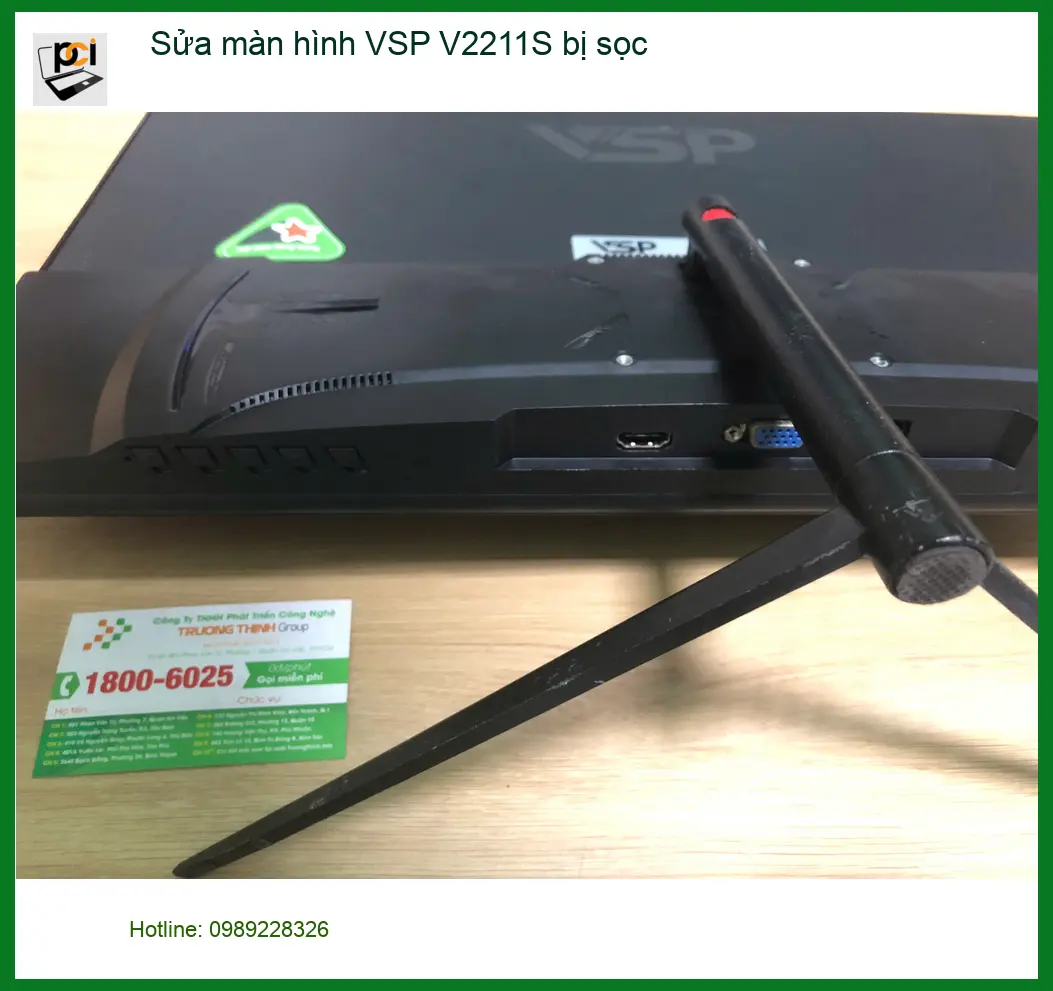 Anh Quang hoạ sĩ loay hoay sửa màn hình VSP V2211S bị sọc Quận Bình Tân