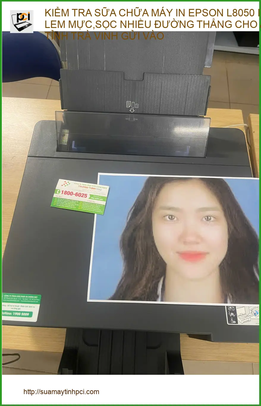 Anh Khôi kiểm tra sửa máy in Epson L8050 bị lem mực sọc tại Quận Phú Nhuận