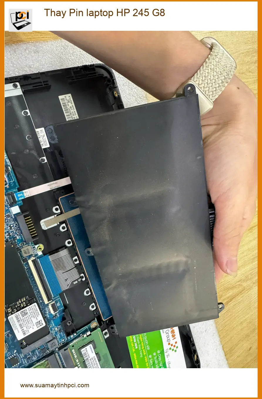 Chị Thanh giảng viên tìm chỗ thay pin laptop HP 245 G8 Quận 10 lấy ngay ảnh thực tế 2