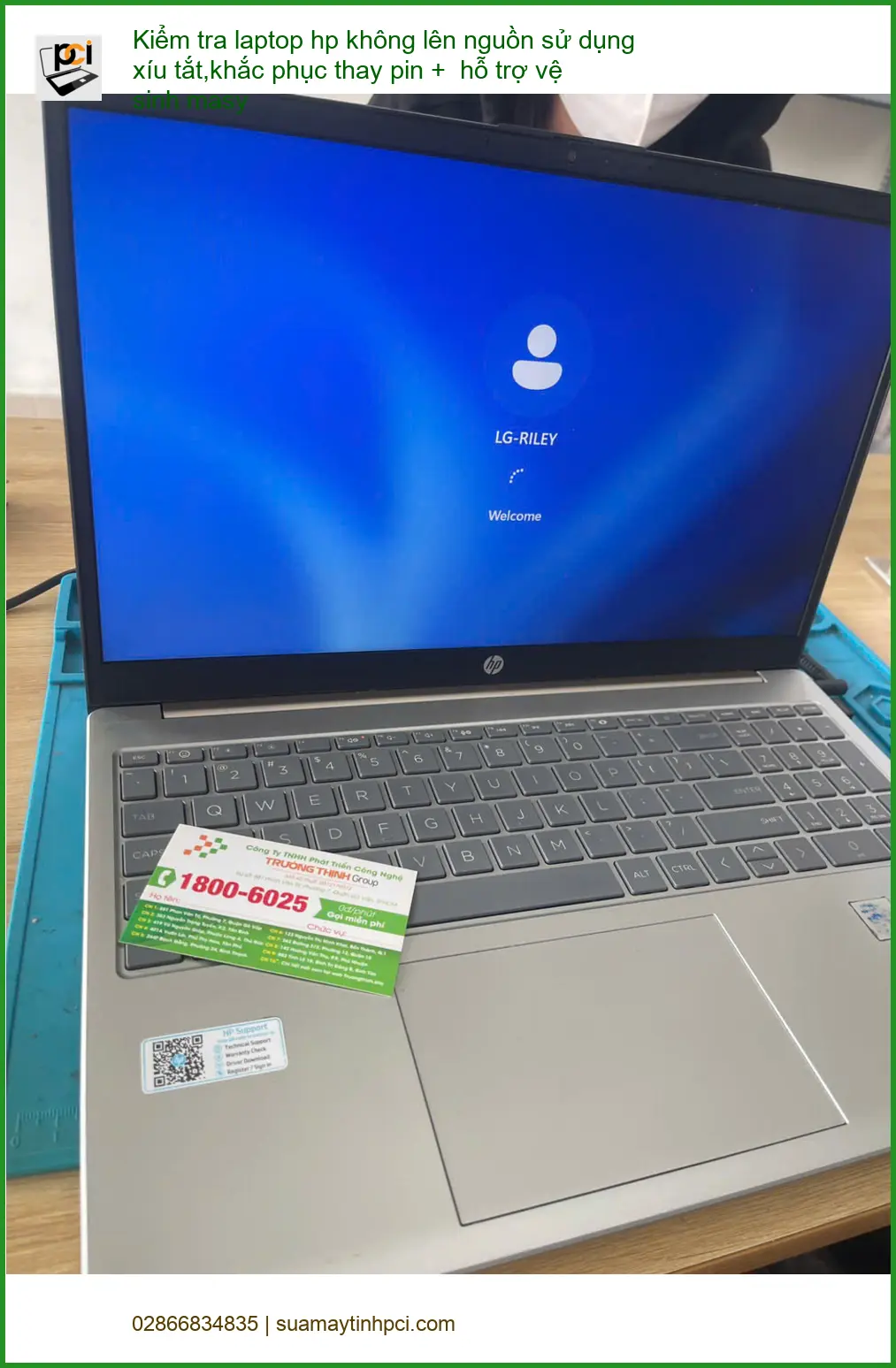 Chị Ngân kế toán xử lý laptop hp không lên nguồn, thay pin tại Phú Nhuận