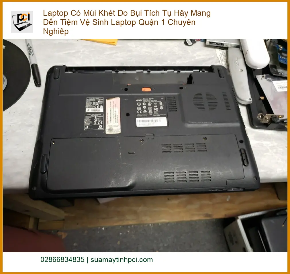 Vệ Sinh Laptop Có Mùi Khét Do Bụi Tích Tụ – Trung tâm hỗ trợ Quận 1 chuyên nghiệp