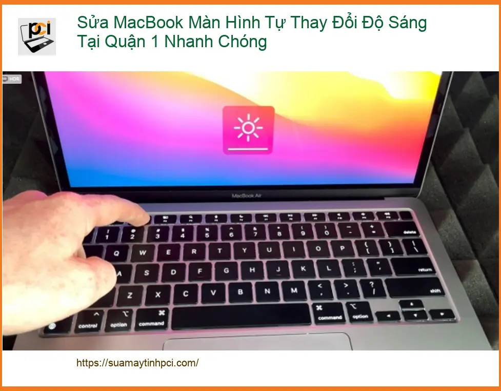 Sửa Macbook màn hình tự đổi sáng Quận 1 – Địa chỉ trung tâm hỗ trợ gần đây