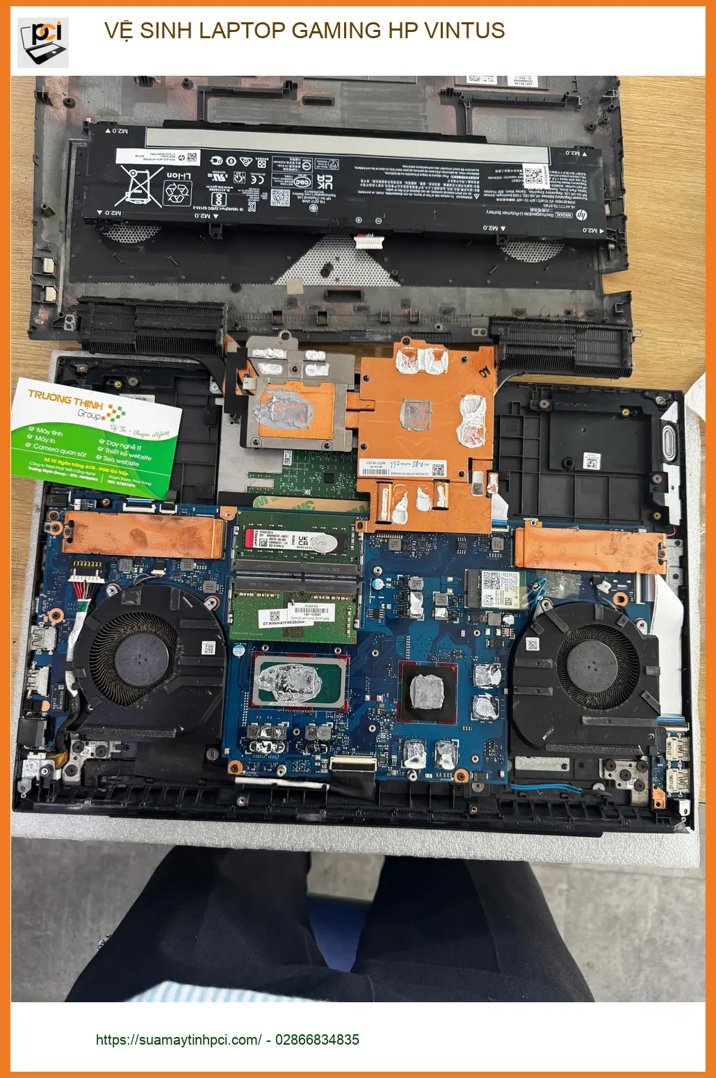 Em Duy sinh viên tìm chỗ vệ sinh laptop gaming HP Vintus Quận 10